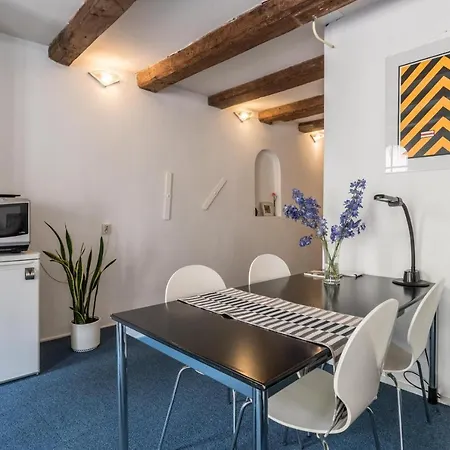 Anny's Warehouse Centre! בית הארחה