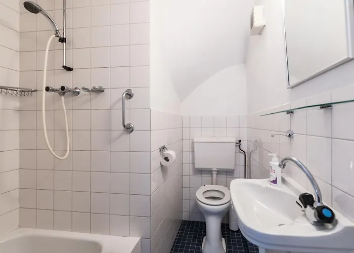 Anny's Warehouse Centre! 4*