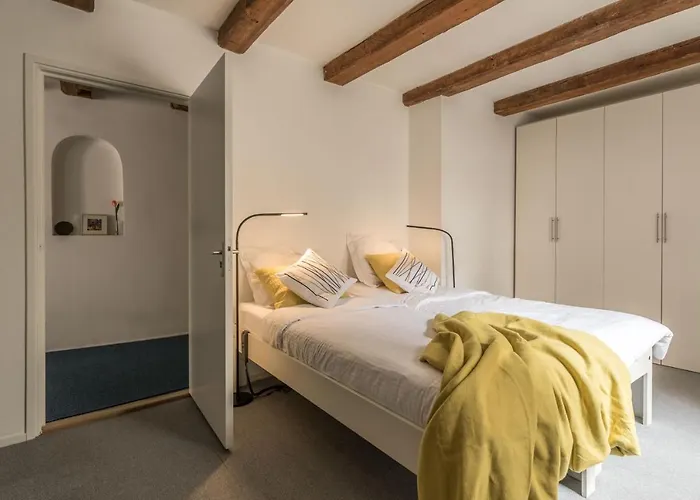 Anny's Warehouse Centre!