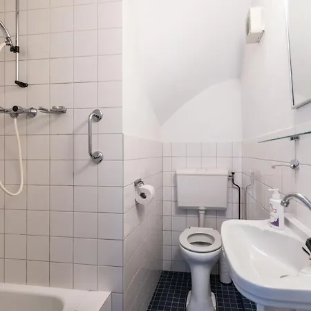 Anny's Warehouse Centre! 4*