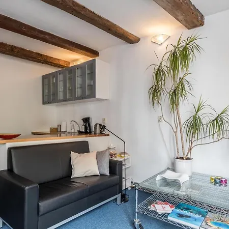 Anny's Warehouse Centre!